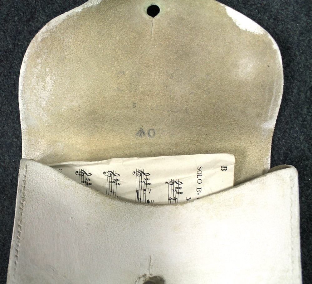GUARDSMAN WHITE LEATHER MUSICIAN'S POUCH DATED 1978