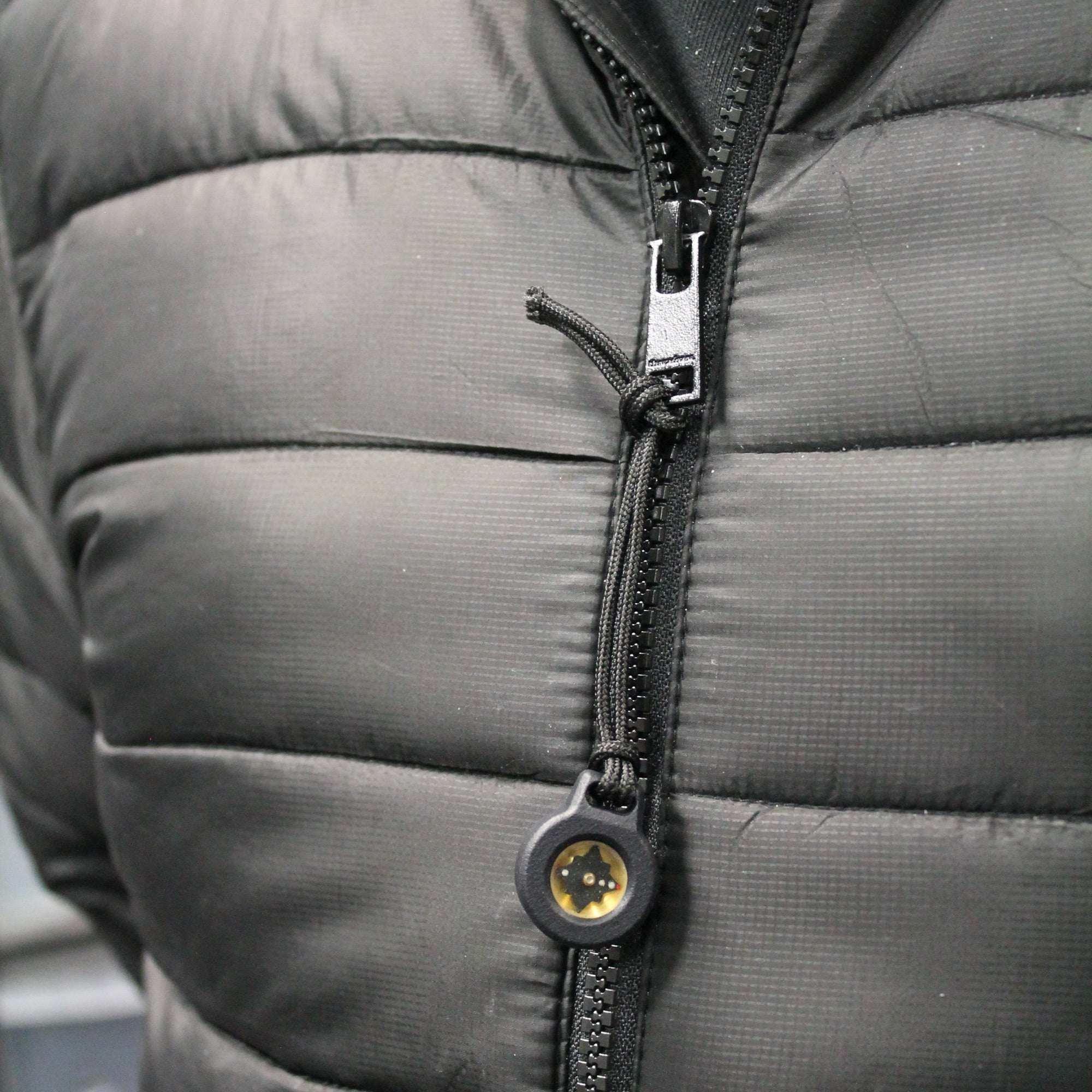 BUTTON COMPASS HOLDER