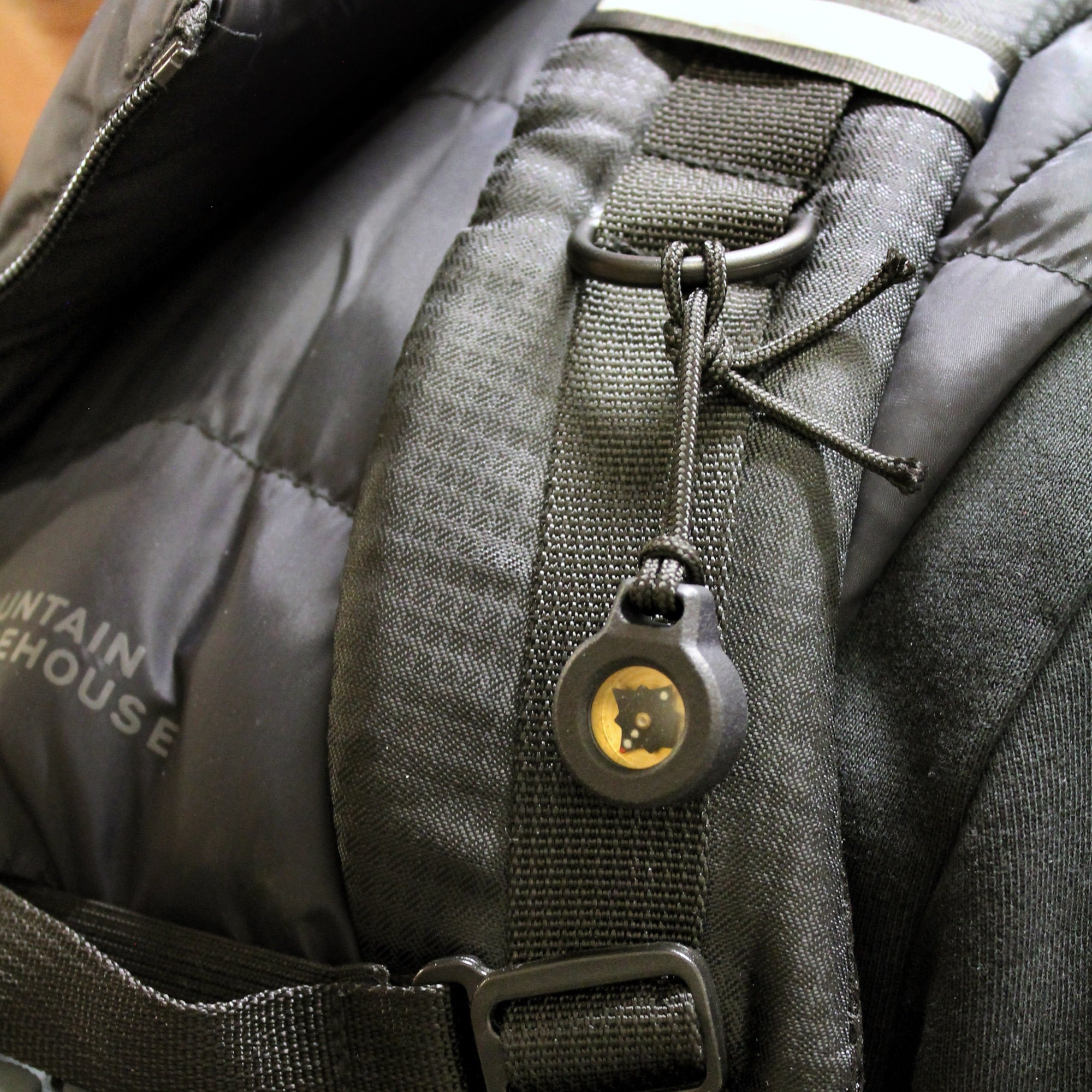 BUTTON COMPASS HOLDER