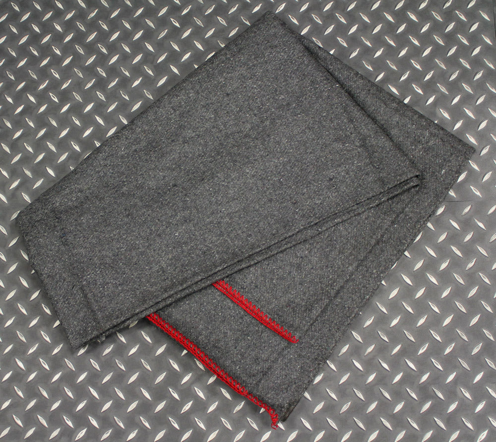 GREY ARMY BLANKET WITH RED EDGES