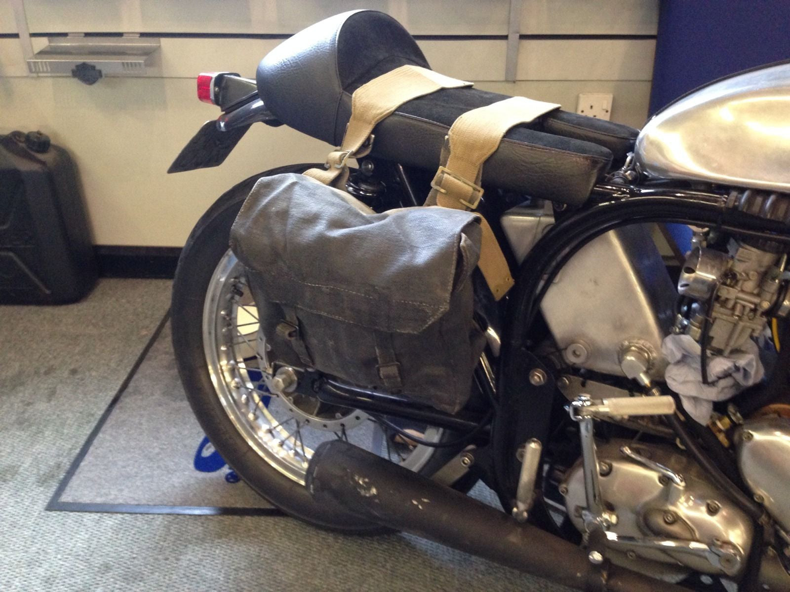 WWII BLACK PANNIERS MEDIUM GR2 - Silvermans
- 2