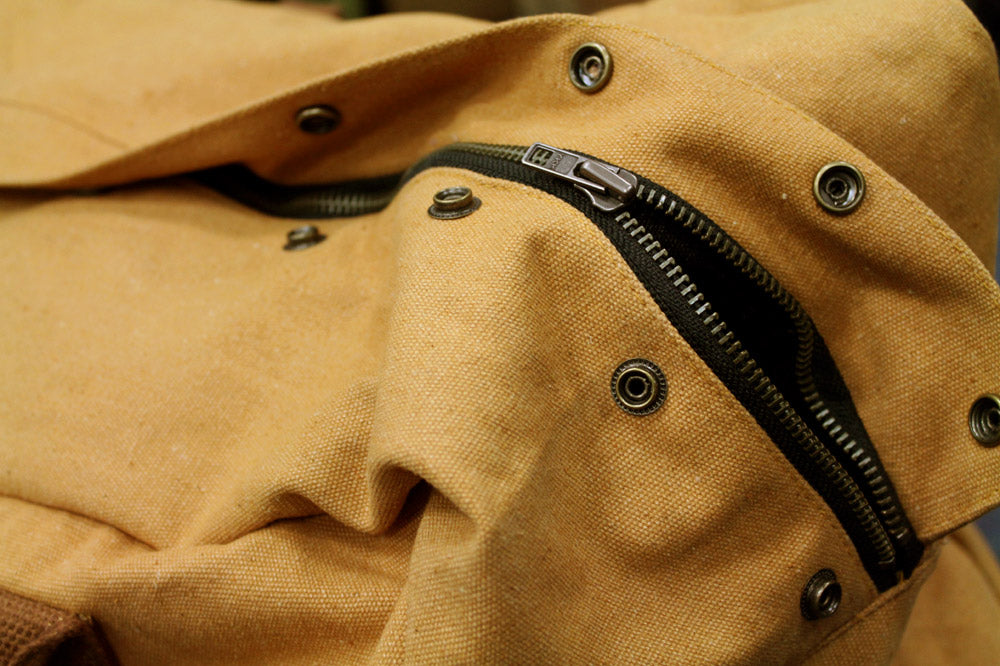 CANVAS AVIATOR FLIGHT BAG - LARGE, DETAIL