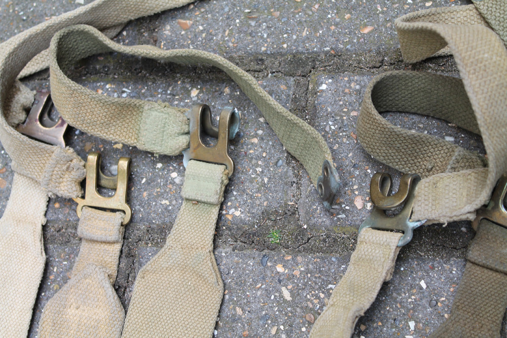 1937 PATTERN LEFT AND RIGHT STRAPS - UNDATED
