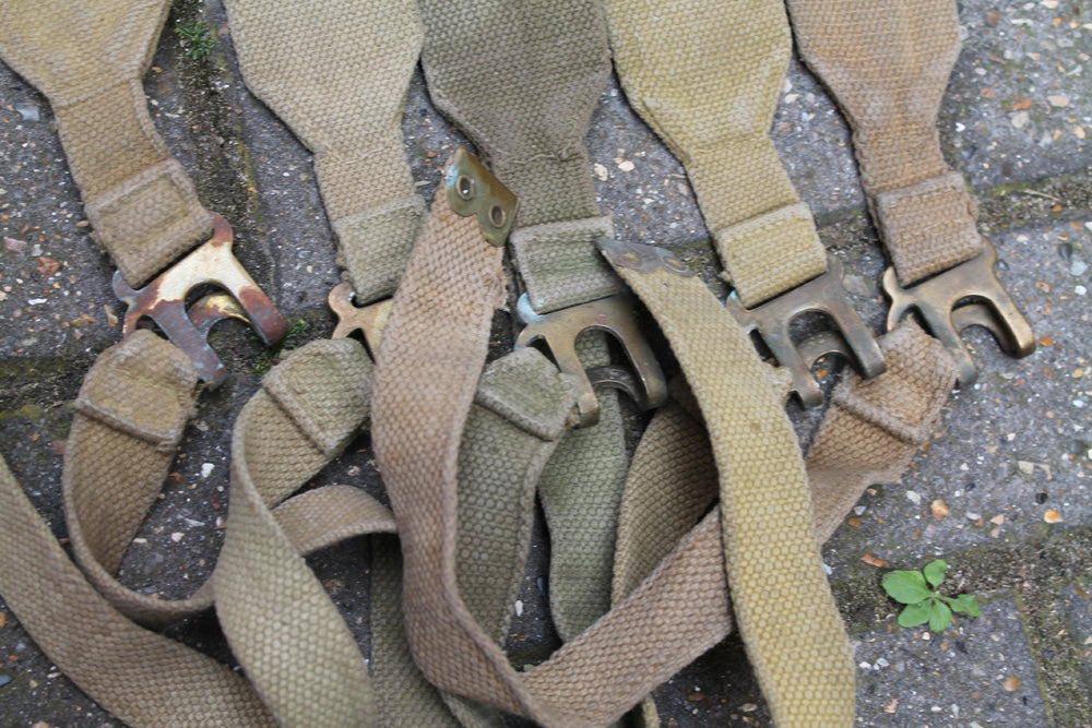 1937 PATTERN LEFT AND RIGHT STRAPS - UNDATED