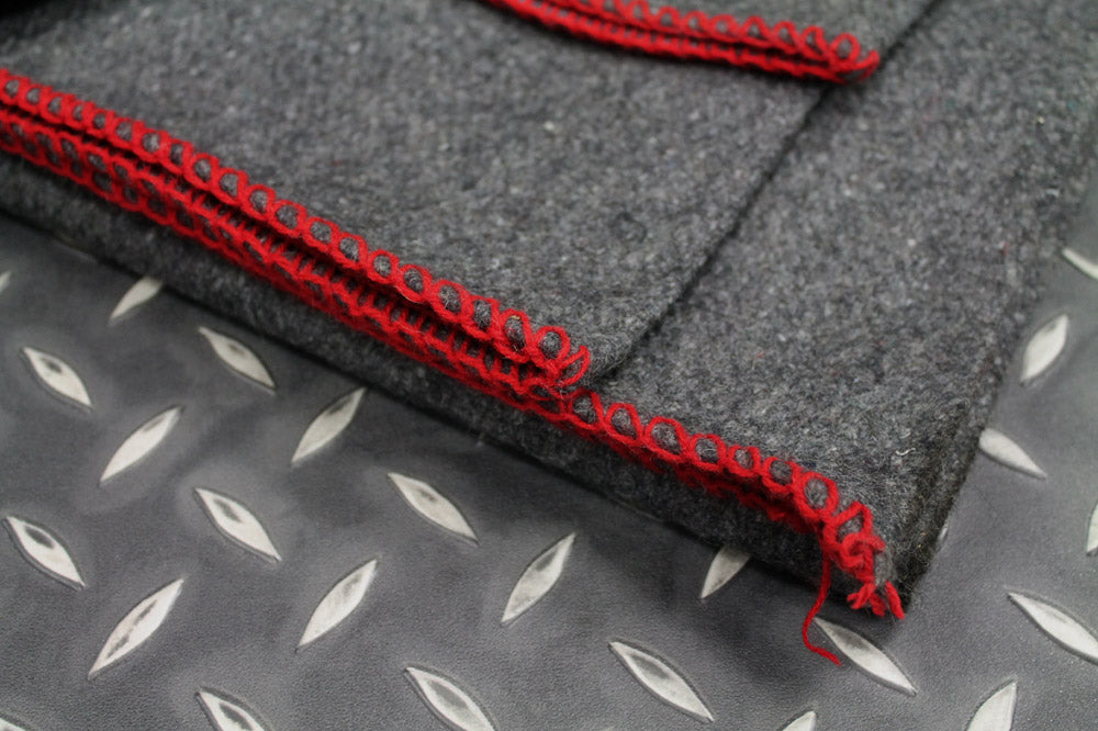 GREY ARMY BLANKET WITH RED EDGES