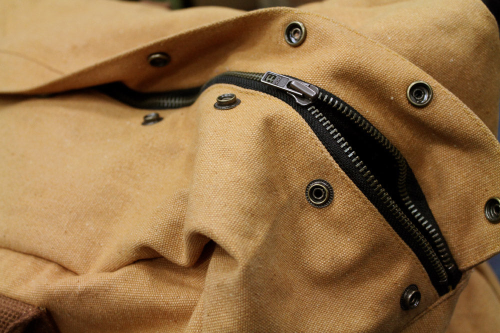 CANVAS AVIATOR FLIGHT BAG - DETAIL