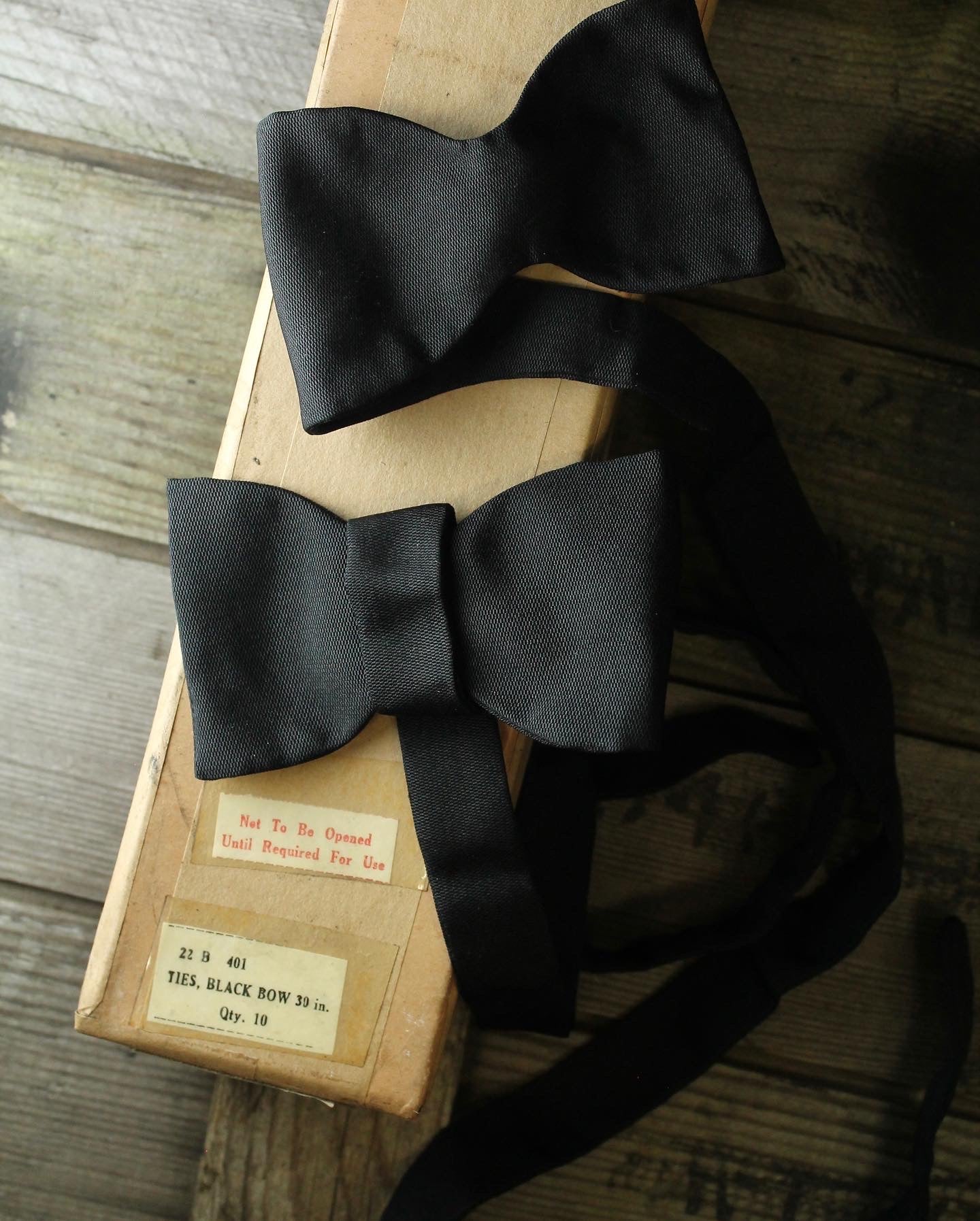 OFFICERS BLACK BOW TIE