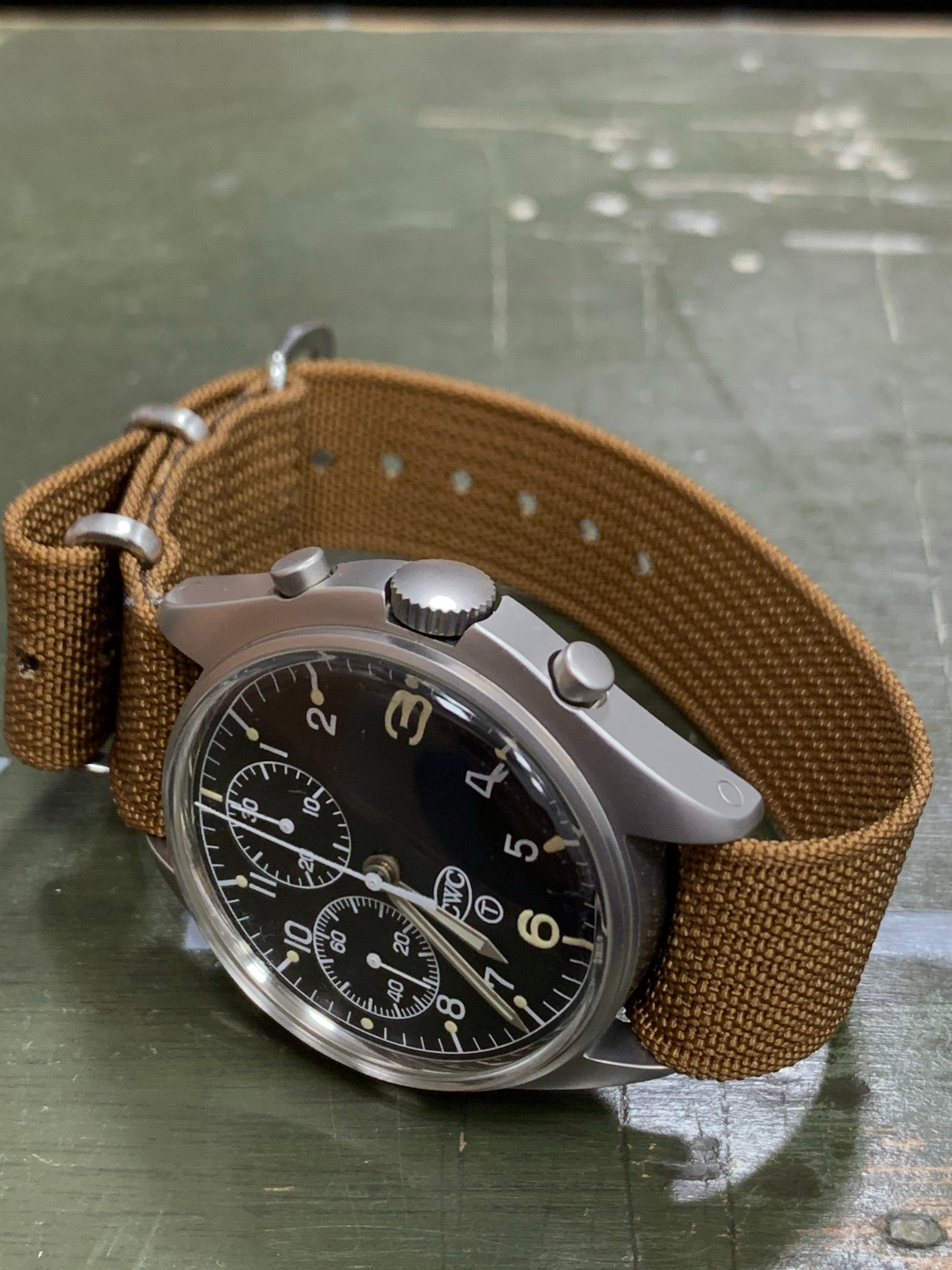 CWC SINGLE PASS RIBBED STRAP ON WATCH